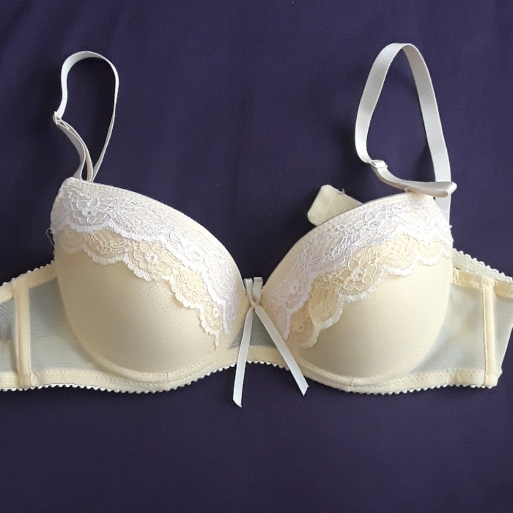 Bras - Picture 6 of 8
